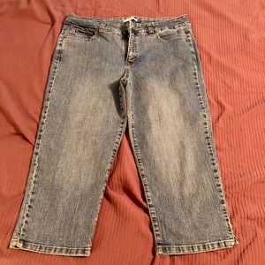 3/$10 NWOT Denim Capri Pants by Bandolino Blu